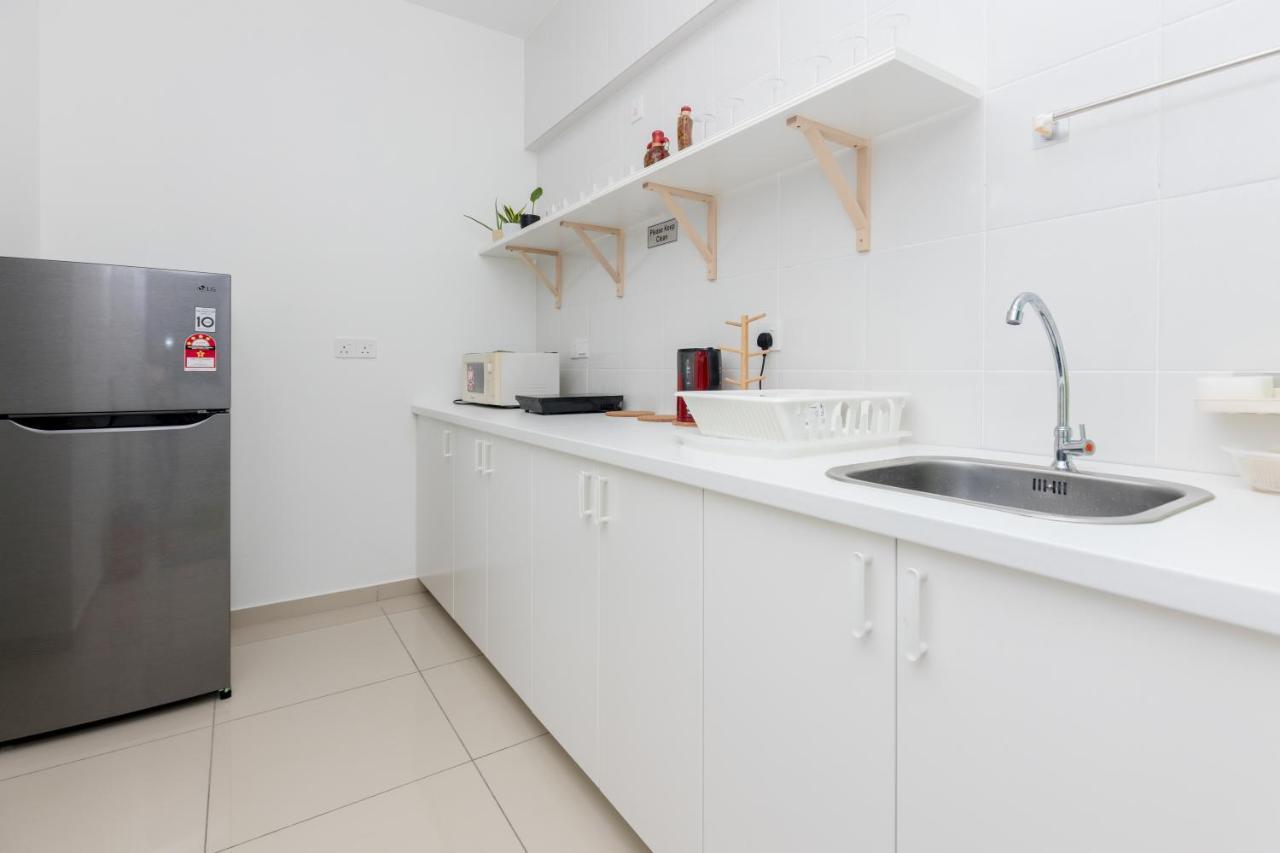 White Lagom Scandinavian House, By Sanguine Apartment Tanjung Tokong Exterior foto