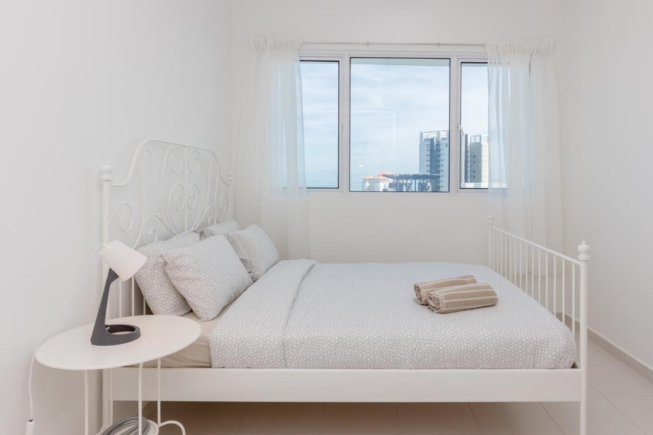 White Lagom Scandinavian House, By Sanguine Apartment Tanjung Tokong Exterior foto